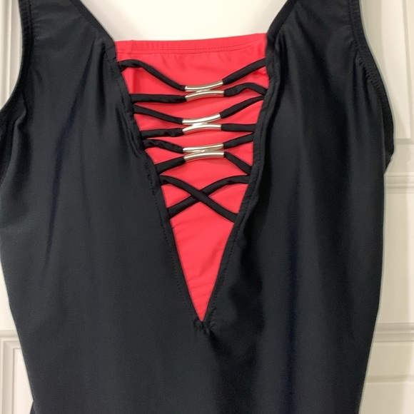 IT FIGURES Black and Pink  One Piece - Picture 2 of 7